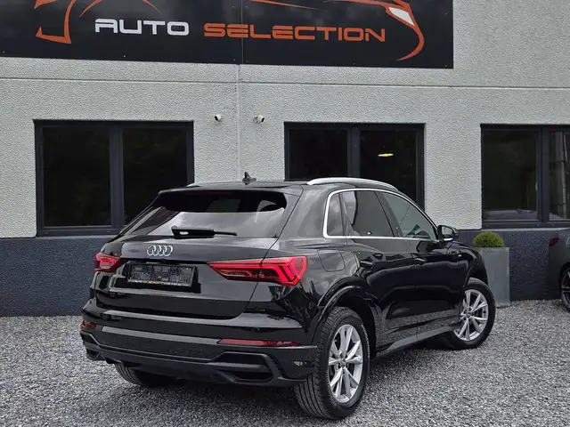 Audi Q3 view 5