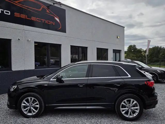 Audi Q3 view 7