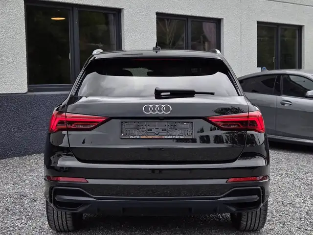 Audi Q3 view 6