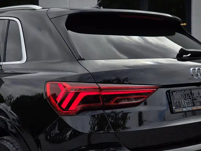 Audi Q3 view 10