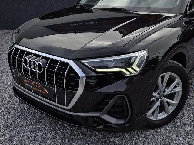 Audi Q3 view 11