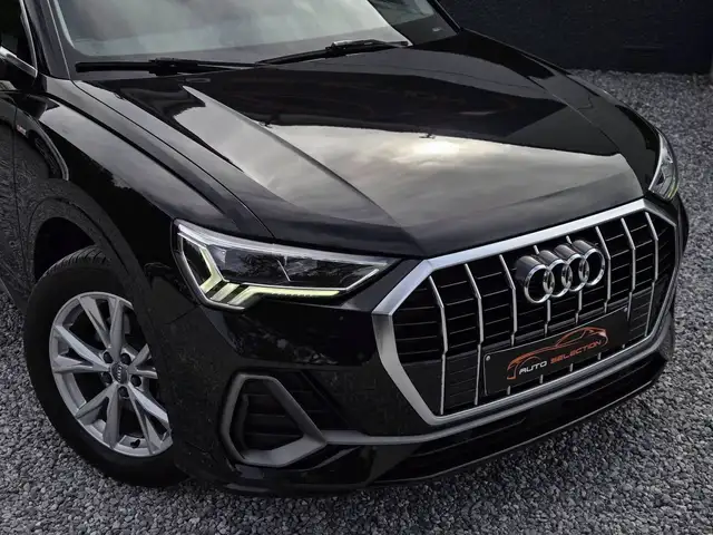 Audi Q3 view 12