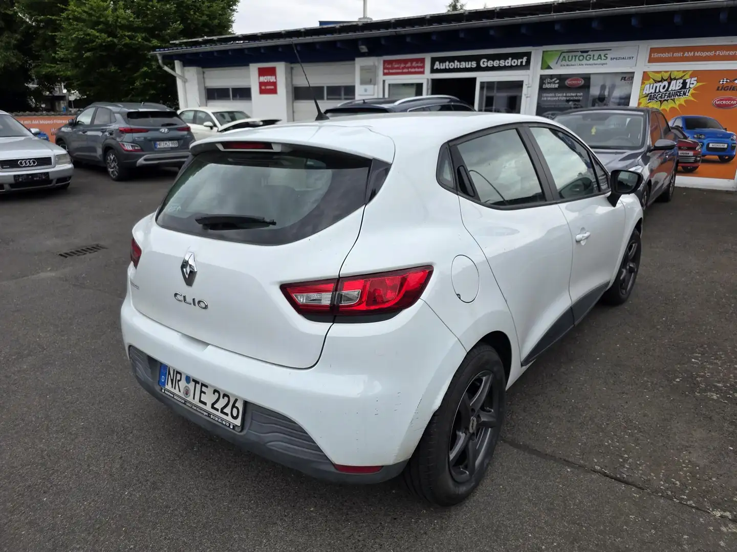 Renault Clio IV 1.2 16V 75 Expression, Klima 54 kW (73 PS), ... Weiß - 2