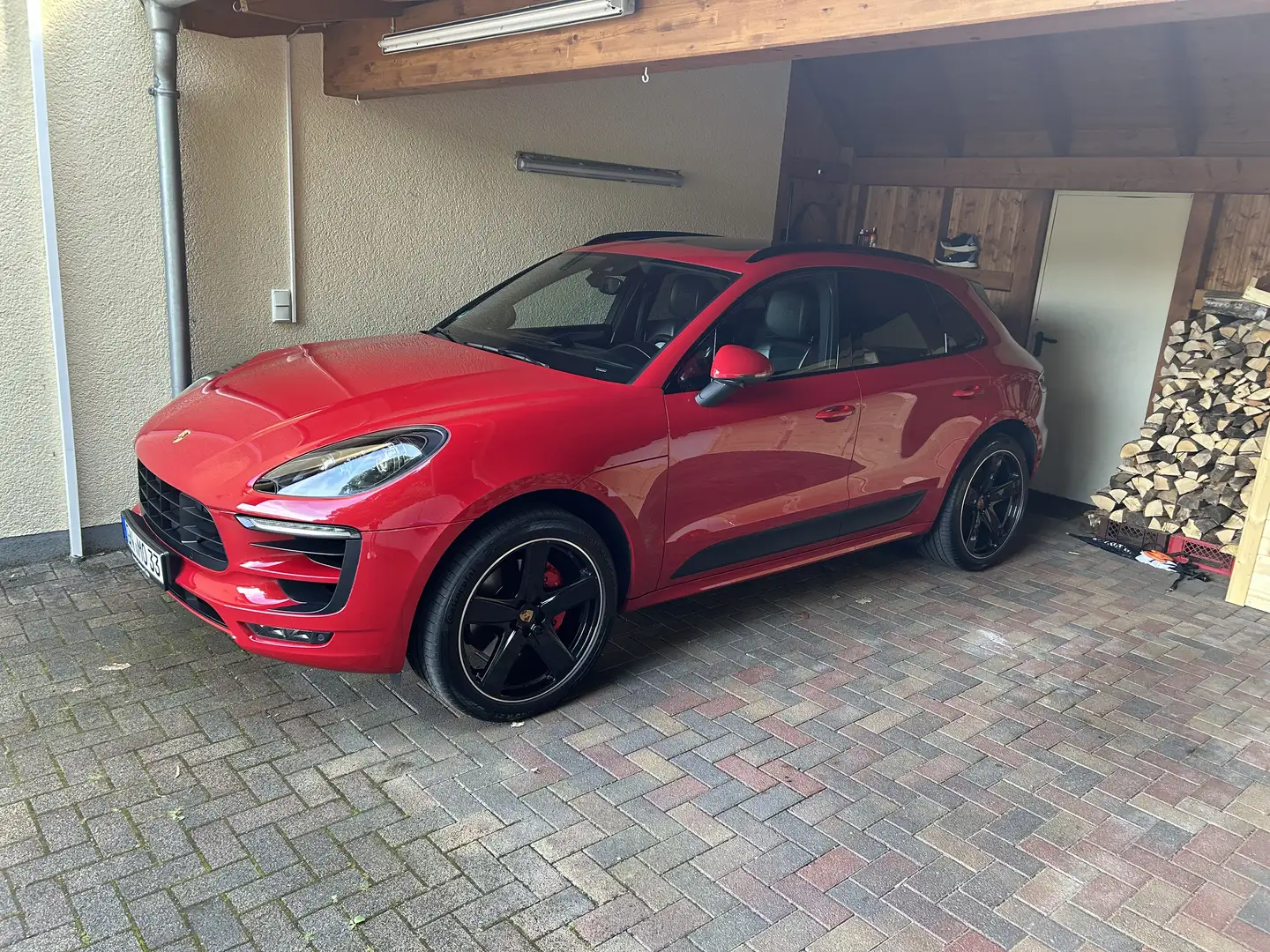 Porsche Macan GTS PDK Bose Luftfederung Panoramaschiebedach Rot - 2