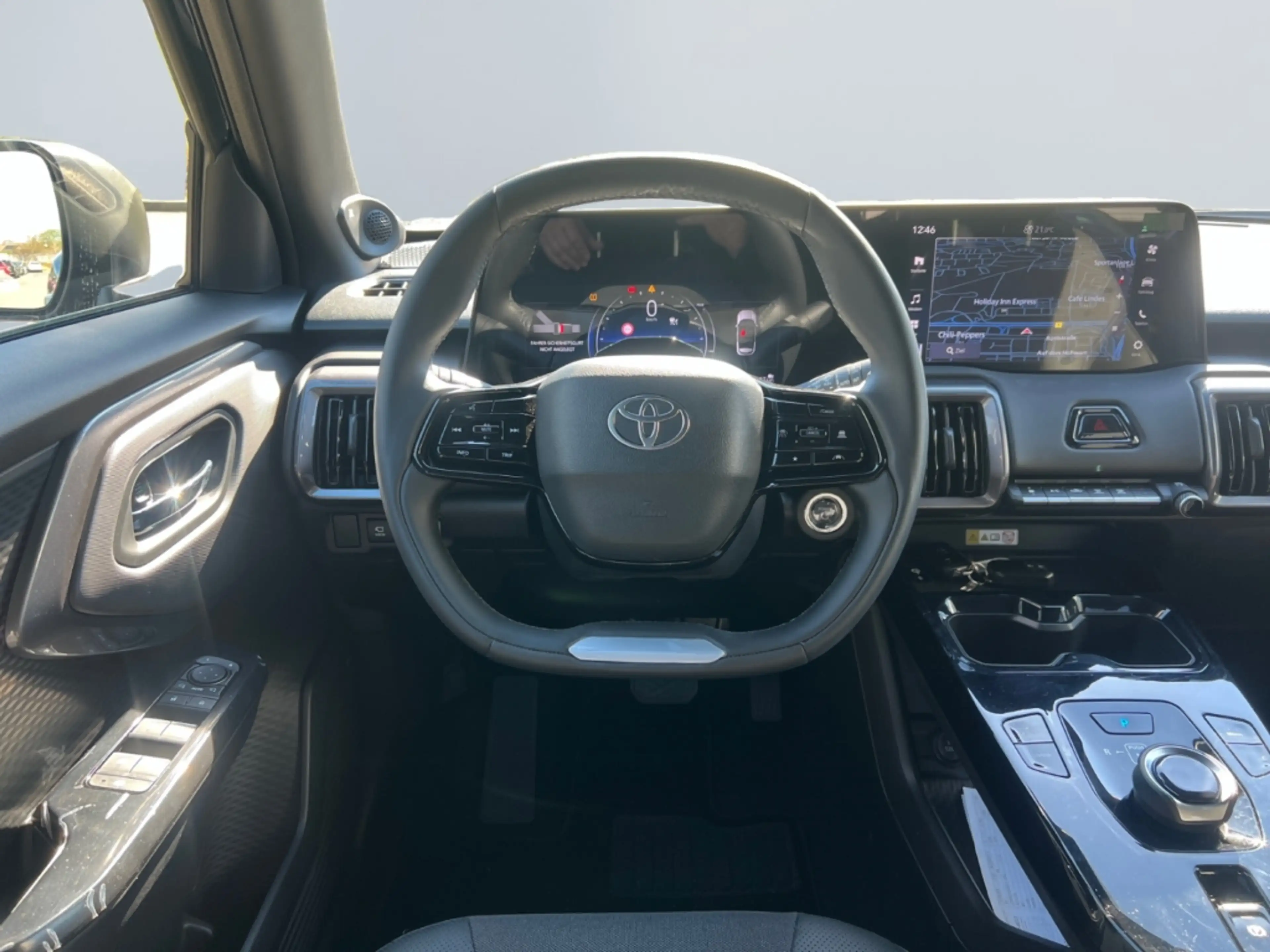 Toyota Urban Cruiser BEV 128 kW LOUNGE *LED*TWA*SHZ* — photo 11