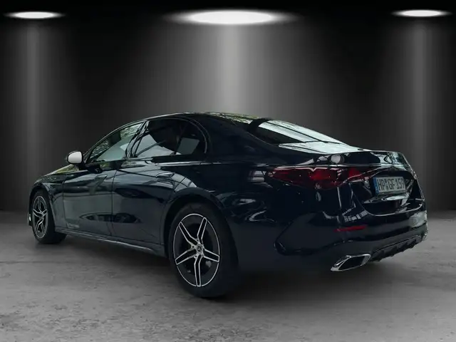 Mercedes-Benz E Class view 3