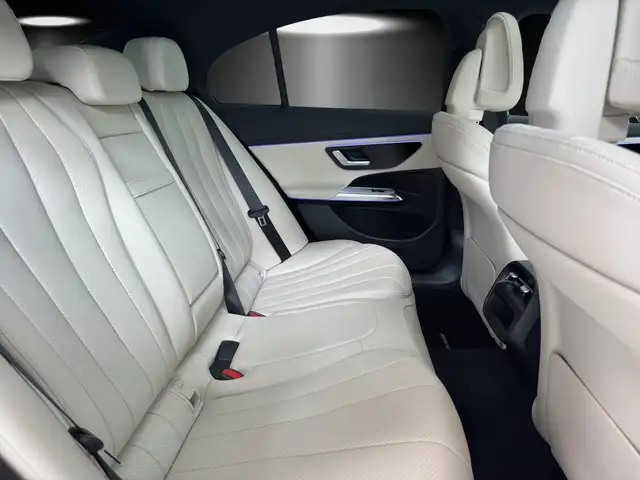 Mercedes-Benz E Class view 13