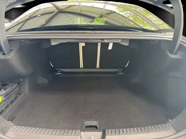 Mercedes-Benz E Class view 14