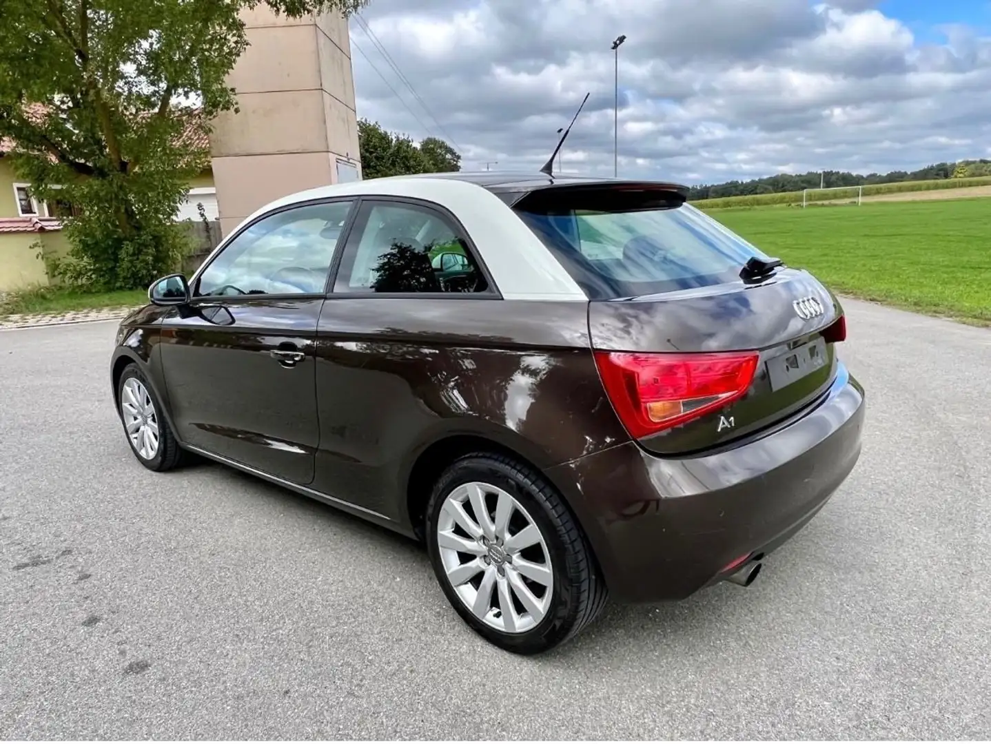 Audi A1 A1 1,2 TFSI AmbitionAmbition Braun - 2