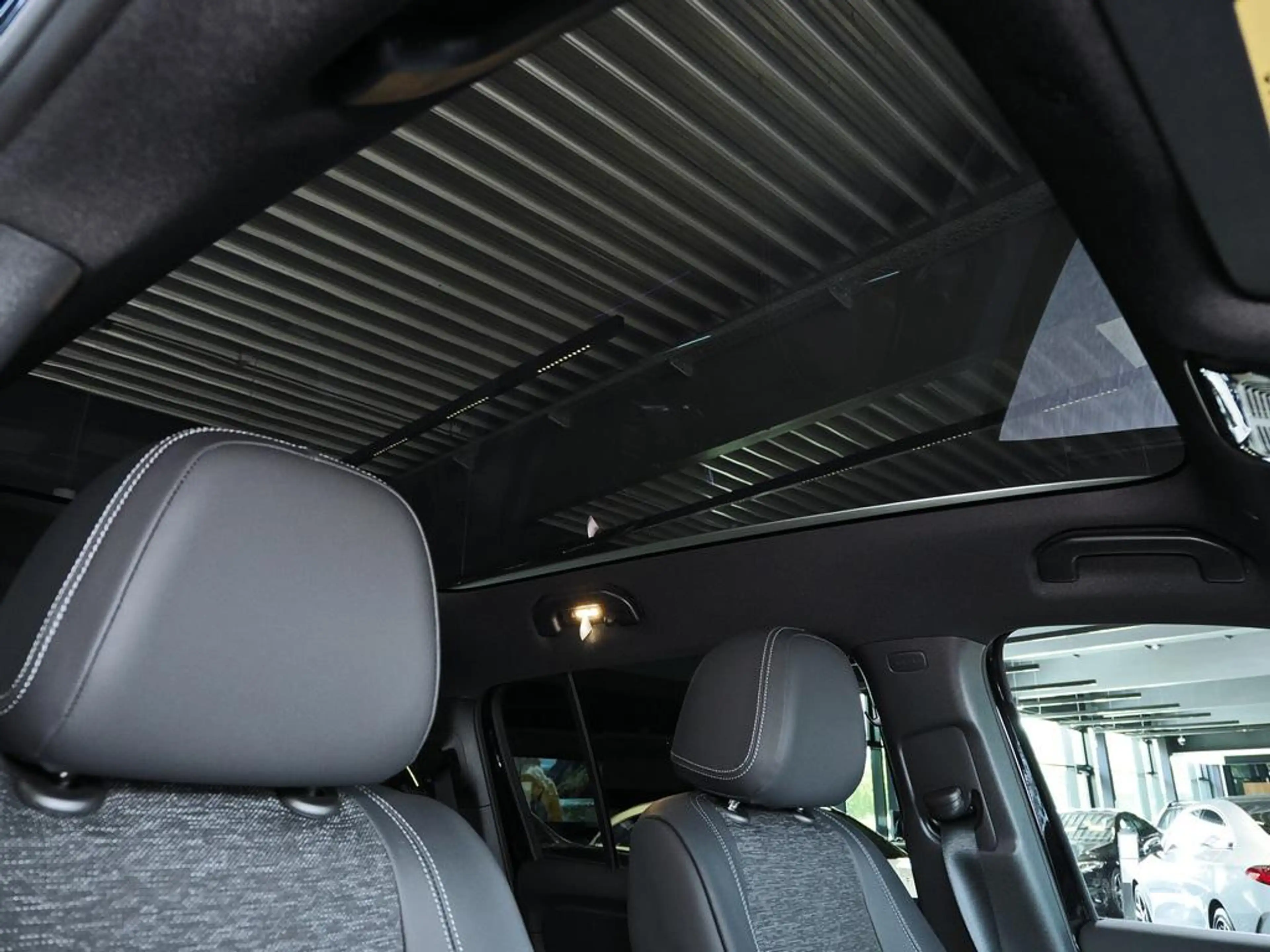 Mercedes-Benz GLB 250 + EQ PROGRESSIVE DISTRONIC AHK 18Z — photo 12