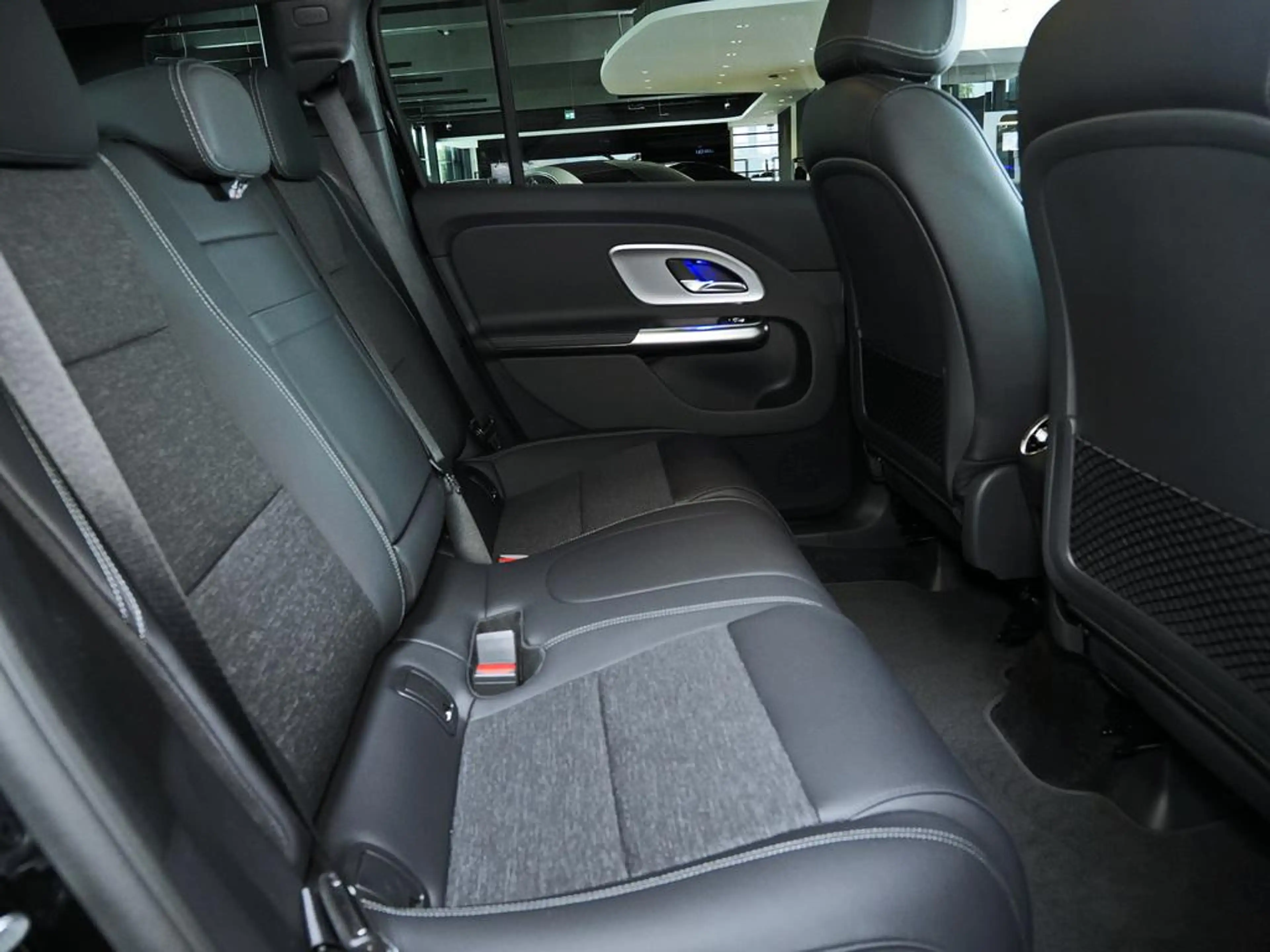 Mercedes-Benz GLB 250 + EQ PROGRESSIVE DISTRONIC AHK 18Z — photo 13