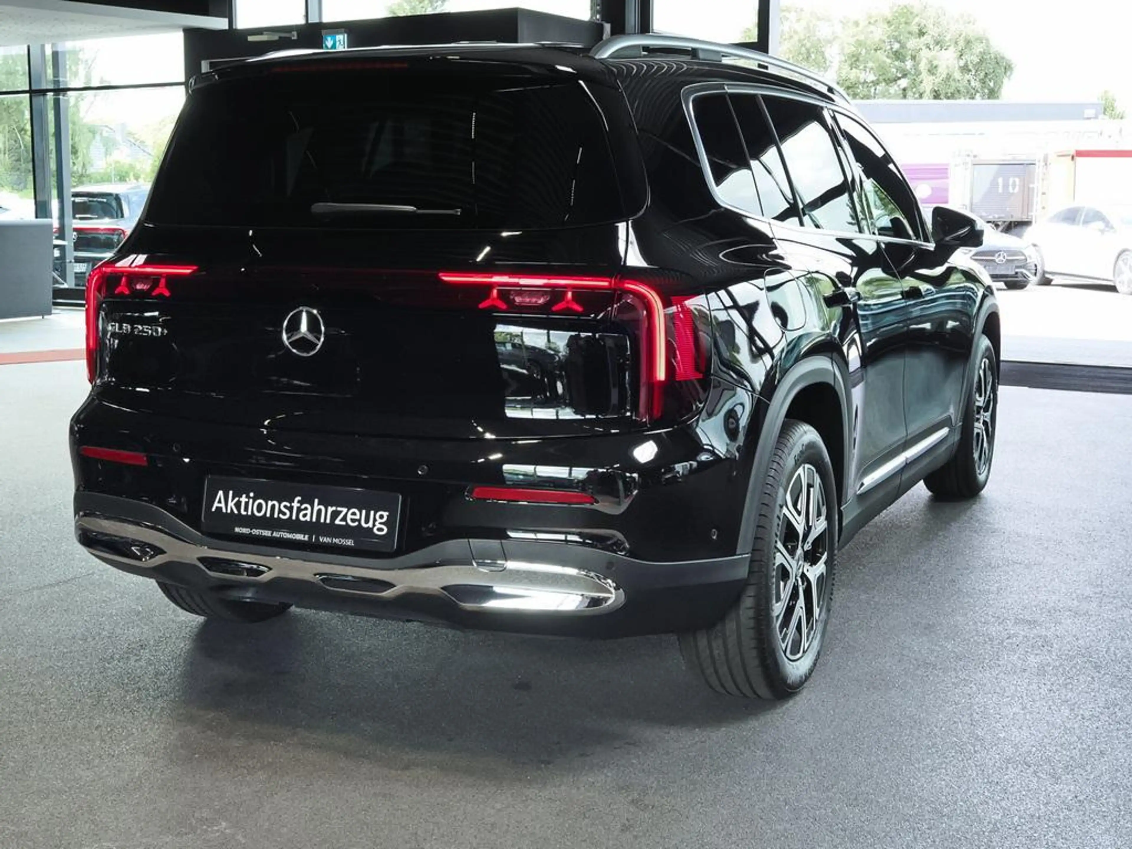 Mercedes-Benz GLB 250 + EQ PROGRESSIVE DISTRONIC AHK 18Z — photo 5