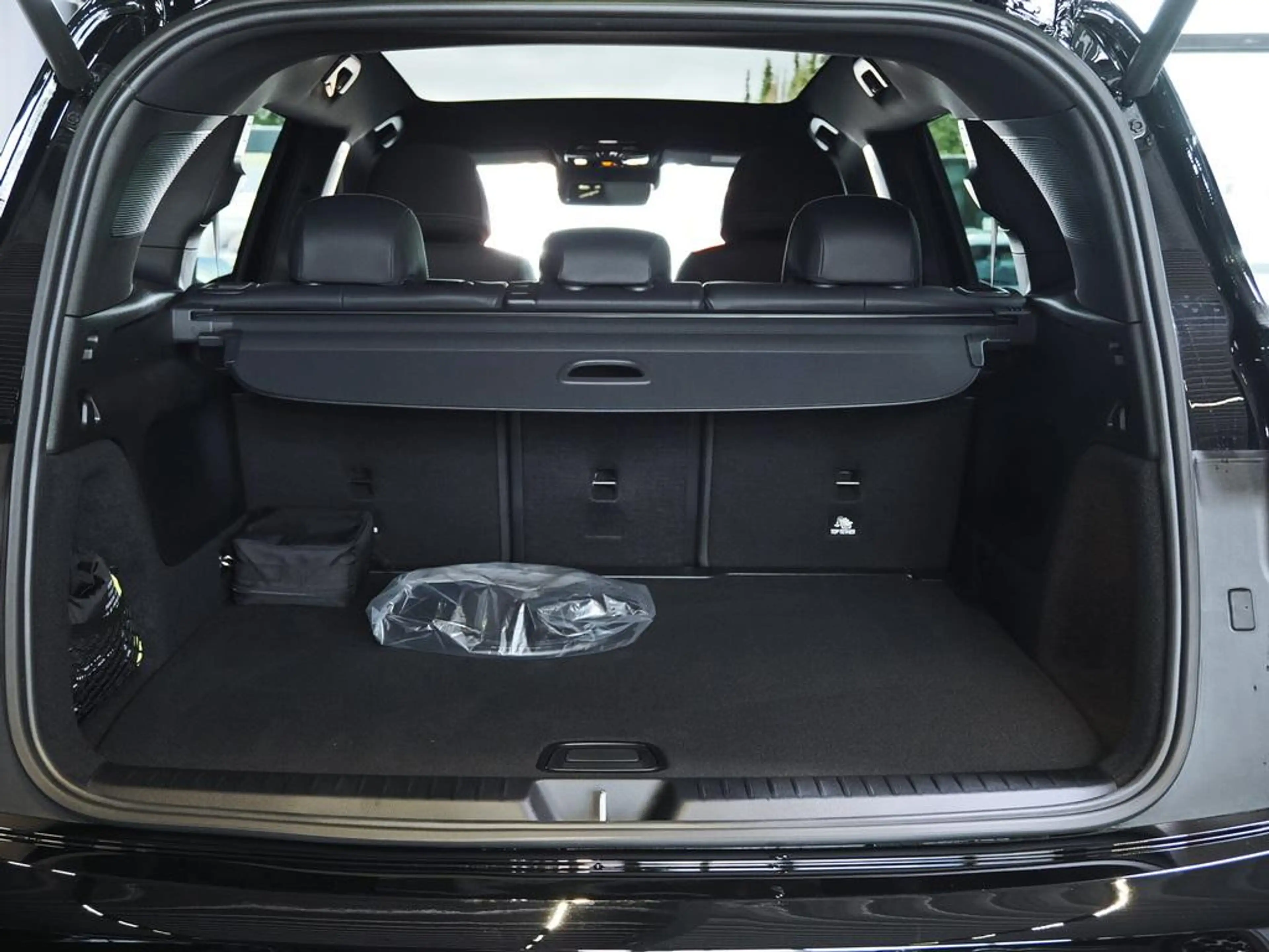 Mercedes-Benz GLB 250 + EQ PROGRESSIVE DISTRONIC AHK 18Z — photo 14