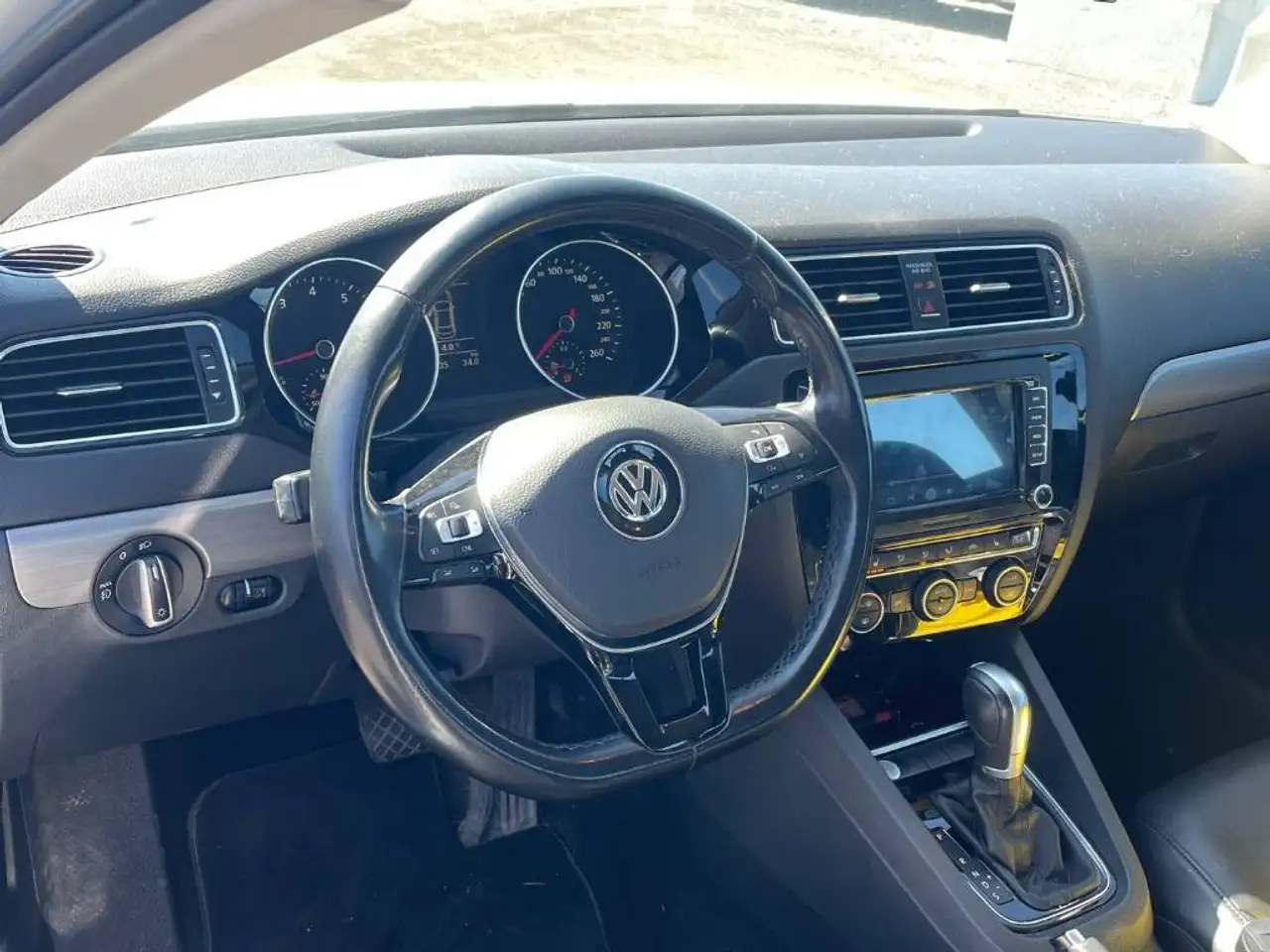 Volkswagen Jetta снимка Volkswagen Jetta