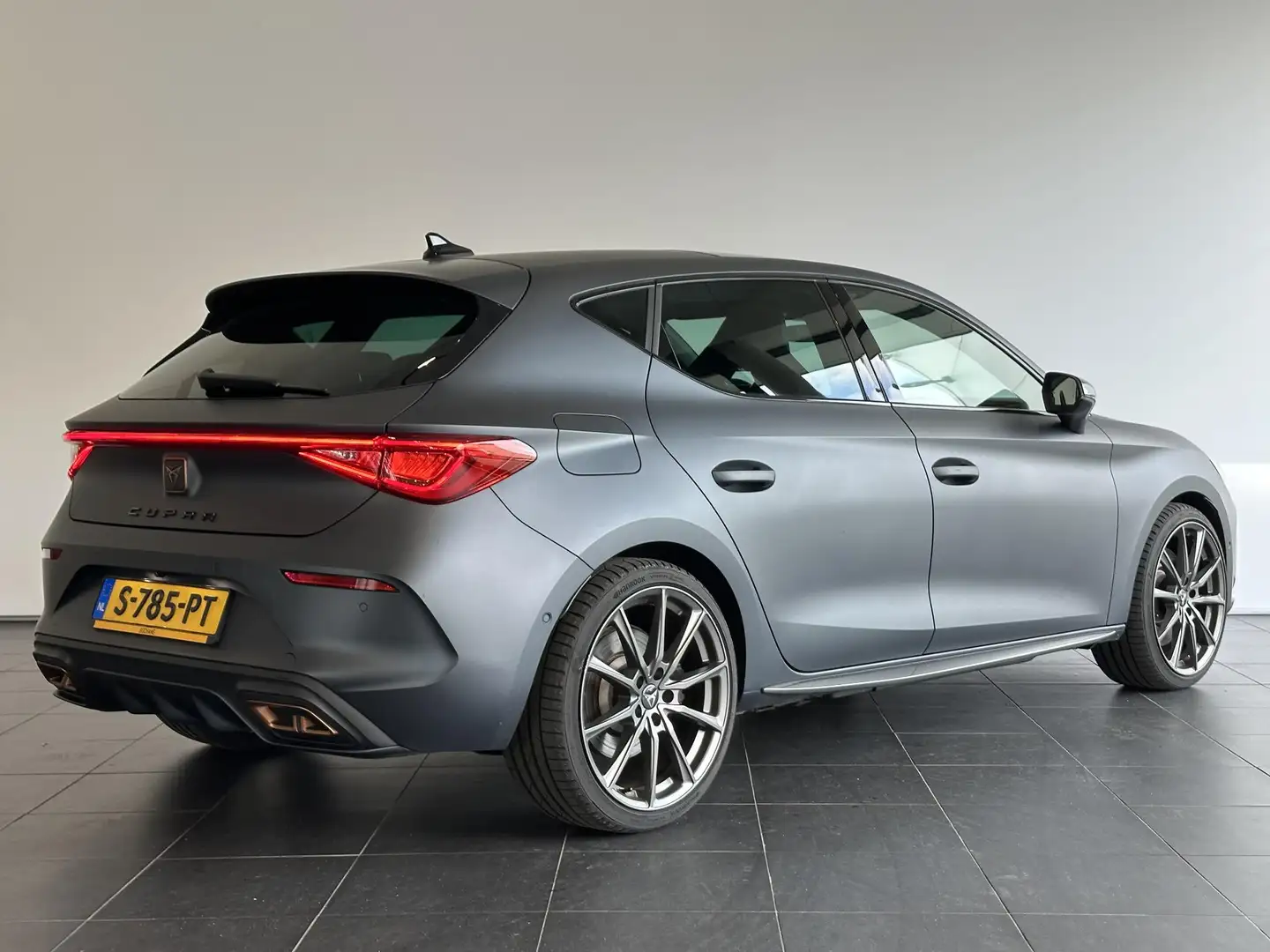 CUPRA Leon 1.4 e-Hybrid VZ Copper Edition ELEKTRISCH SCHUIF-/ Grijs - 2
