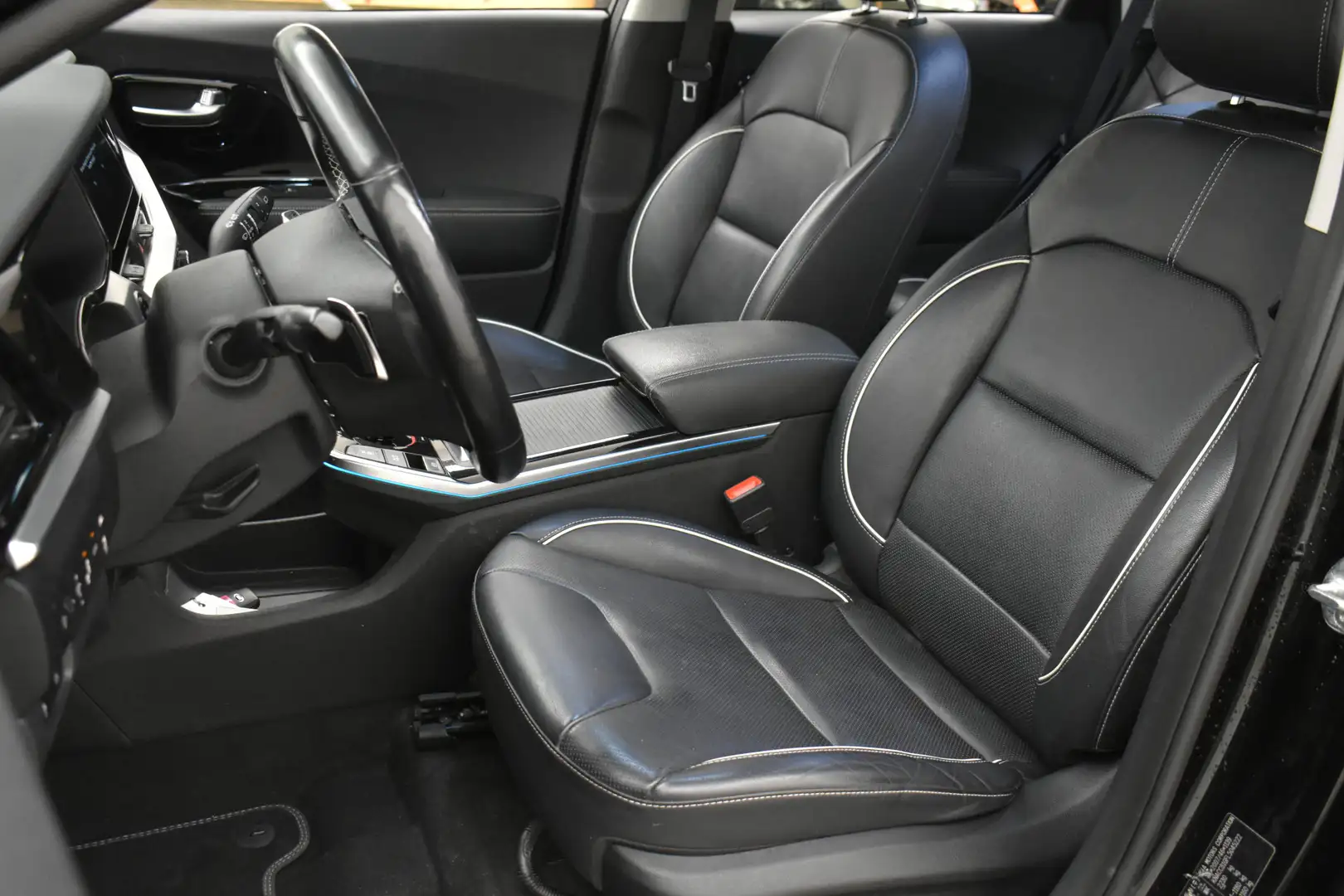 Kia e-Niro Executive 64 kWh 3Fase Warmtepomp Vol Leder SOH 10 Noir - 2