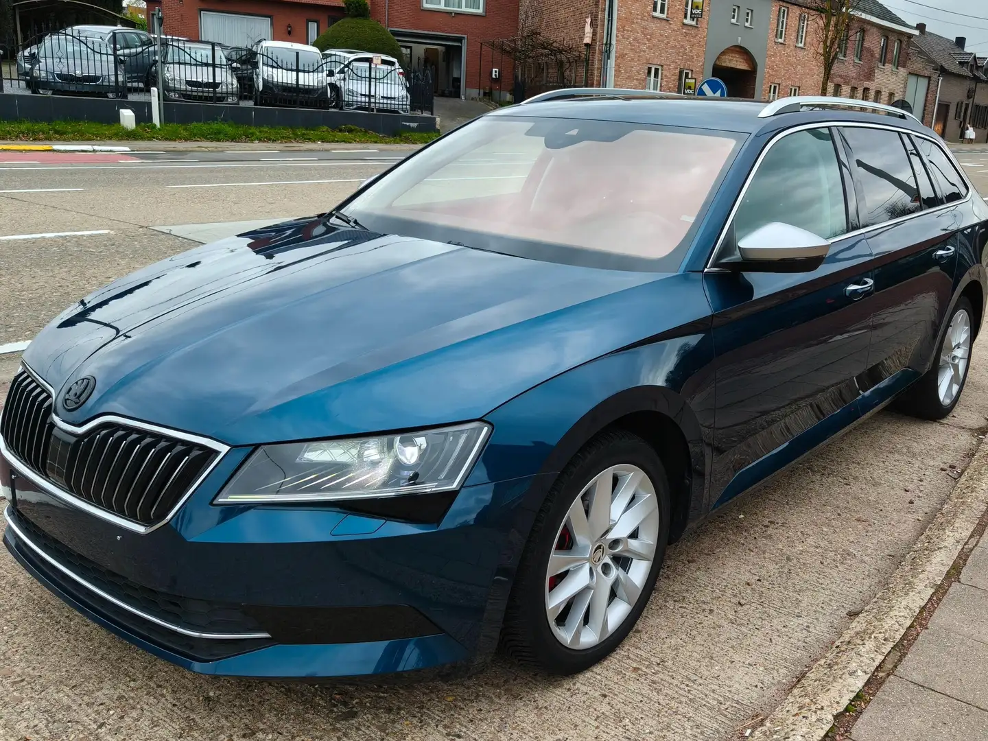 Skoda Superb Superb Combi 2.0 TDI DSG Blauw - 1