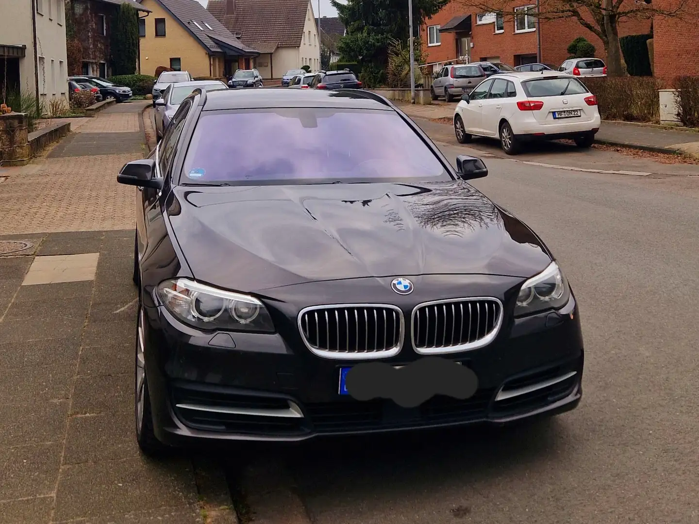 BMW 530 530d xDrive Touring Sport-Aut. Braun - 1