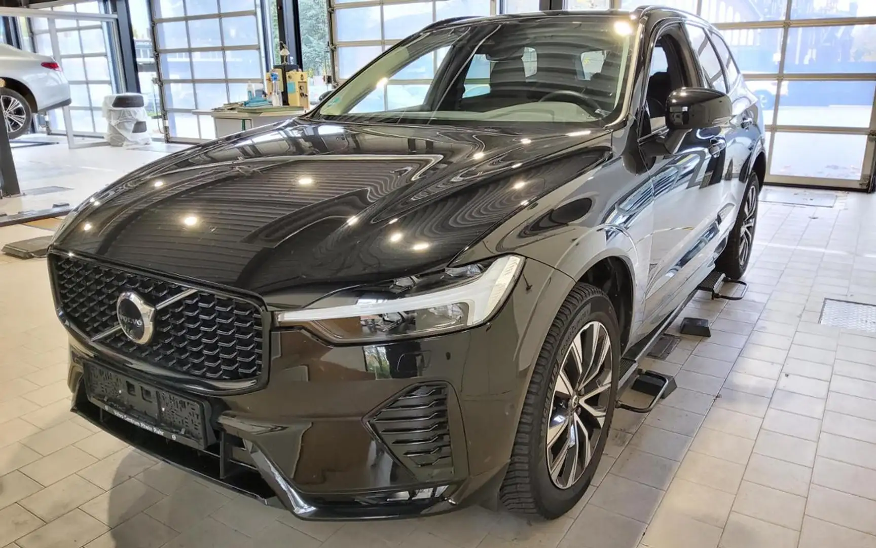 Volvo XC60 B5 AWD Plus Dark+360°+PANO+WINTERPAK+MEMORY Schwarz - 2