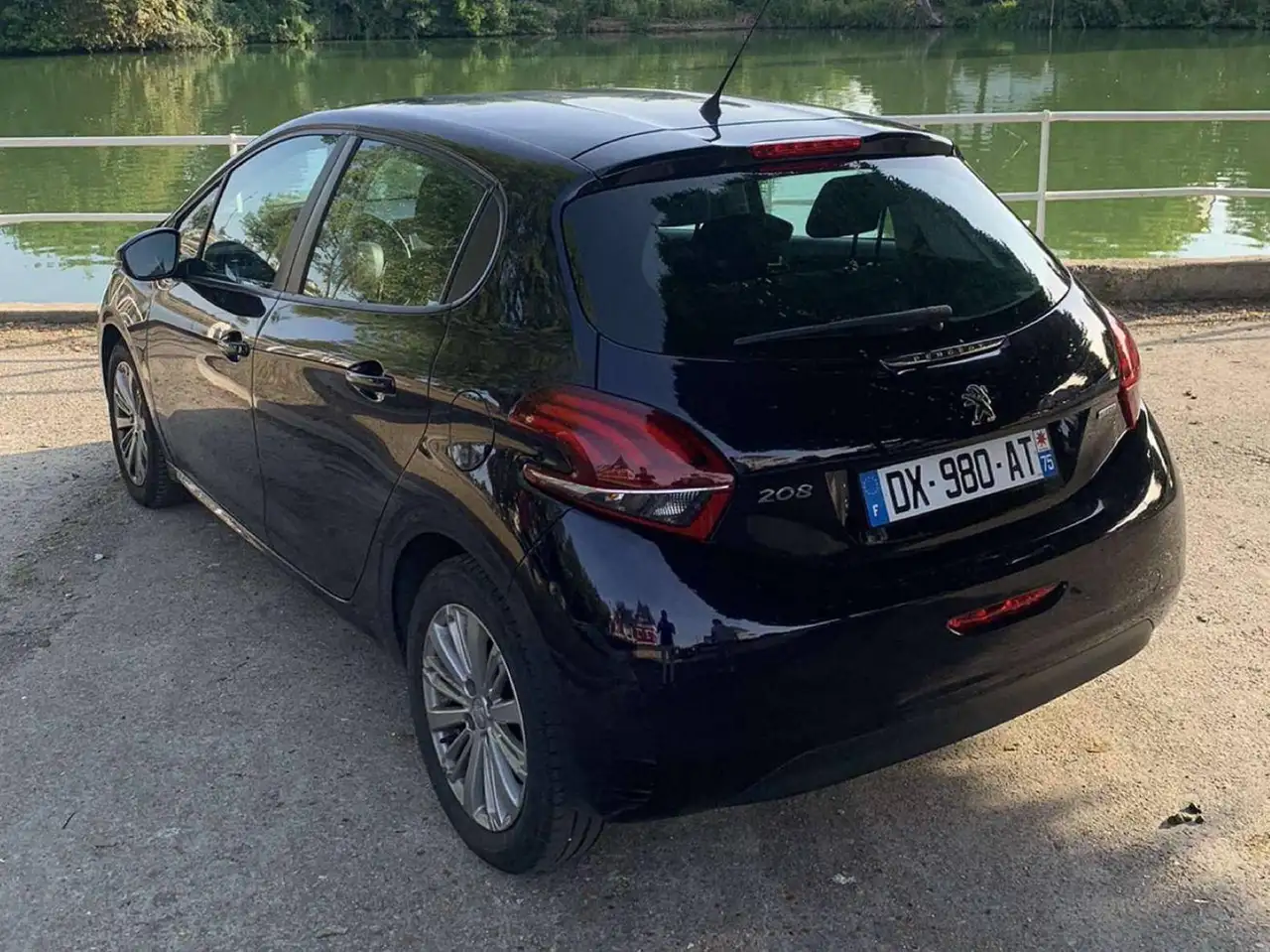 Peugeot 208 208 — photo 2
