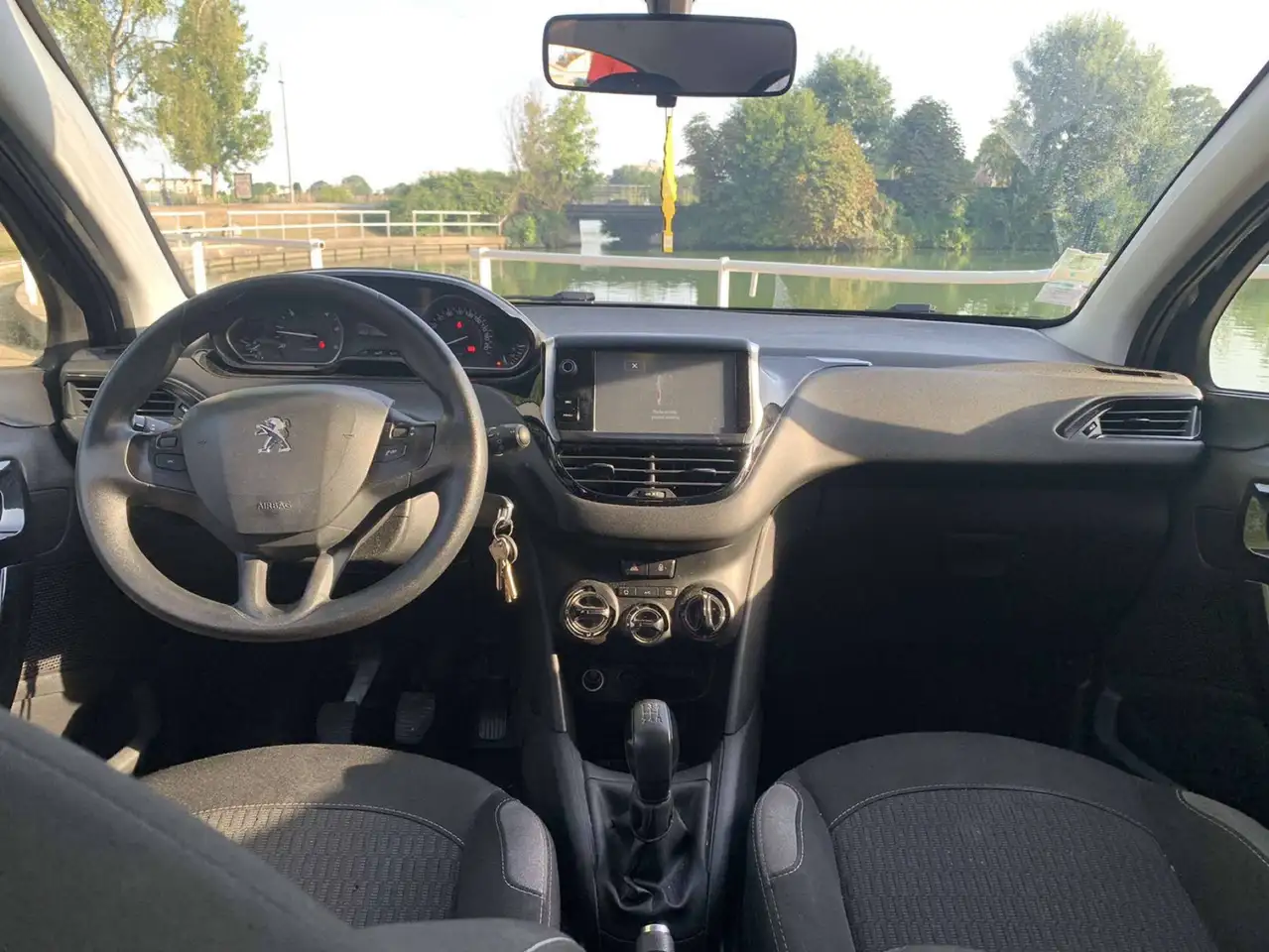Peugeot 208 208 — photo 3