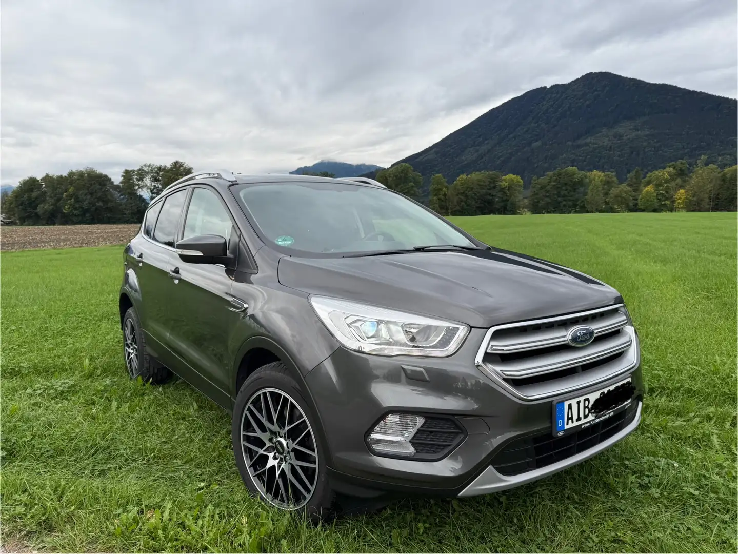Ford Kuga Cool & Connect Grau - 1