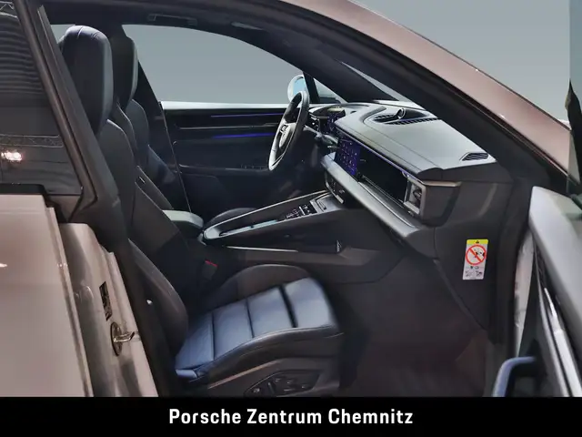 Porsche Macan view 13