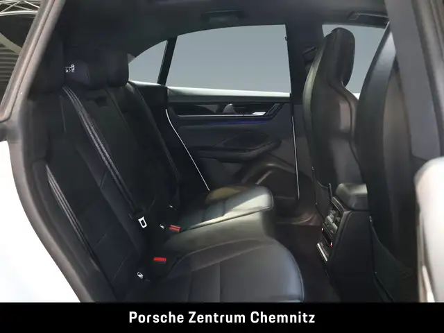 Porsche Macan view 8