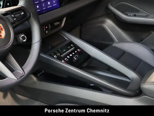 Porsche Macan view 14