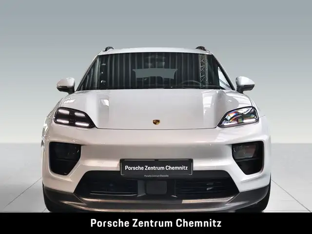 Porsche Macan view 4