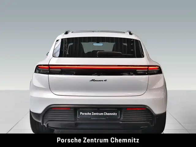 Porsche Macan view 5
