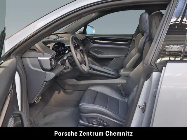 Porsche Macan view 12