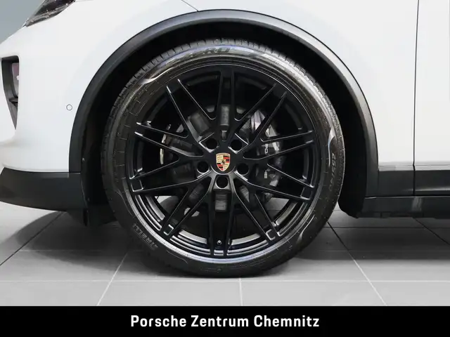 Porsche Macan view 6