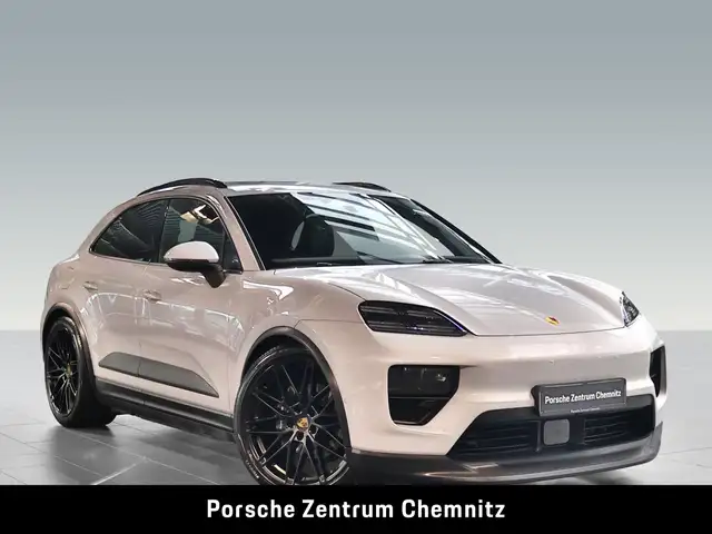 Porsche Macan view 9