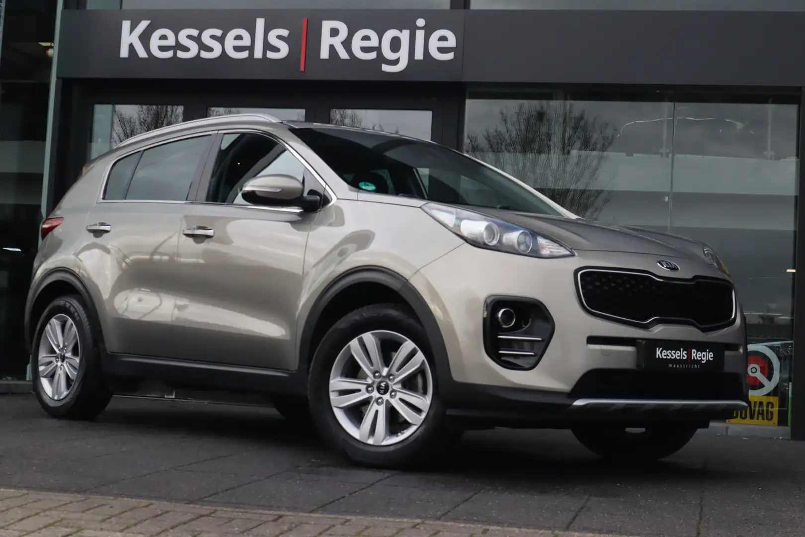 Kia Sportage 1.6 GDI DynamicLine Camera CarPlay Navi DAB+ Cruis Gris - 1