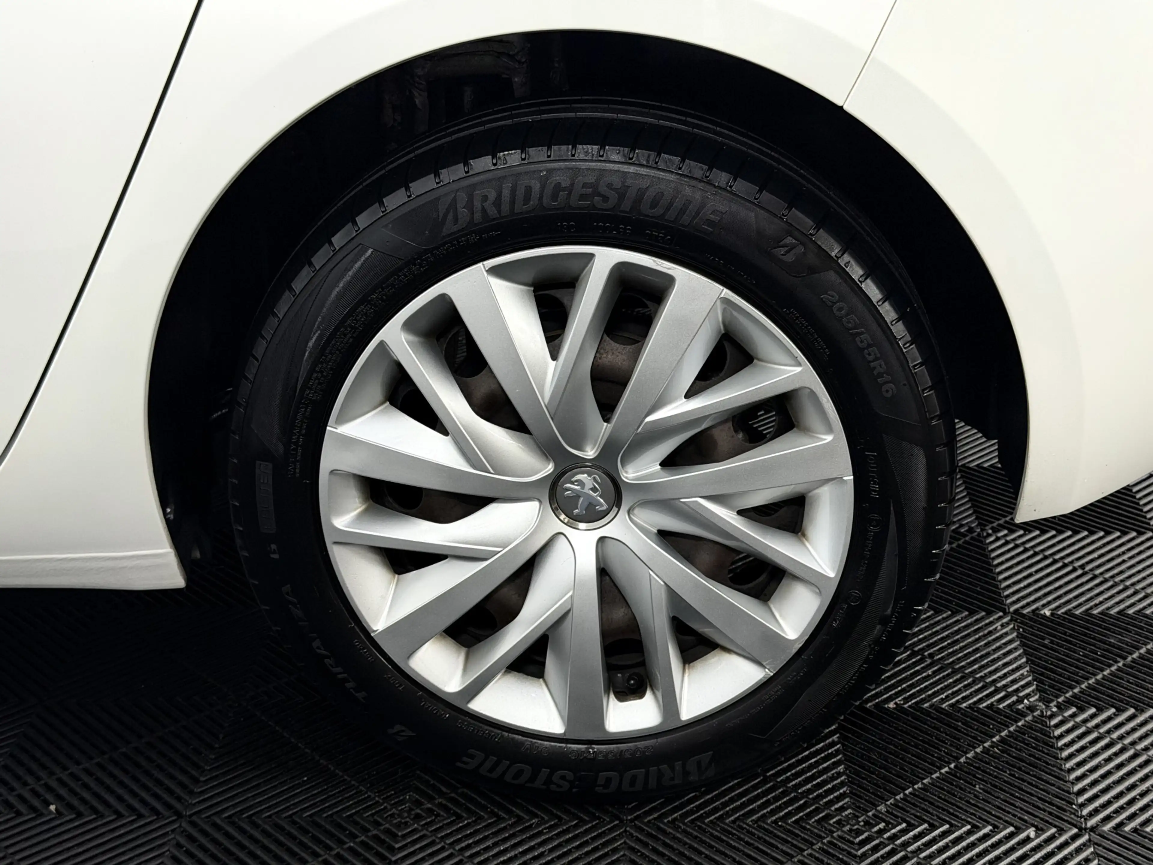 Peugeot 308 1.6 BlueHDi Blue Lease Executive Clima, Navi, A st — photo 6