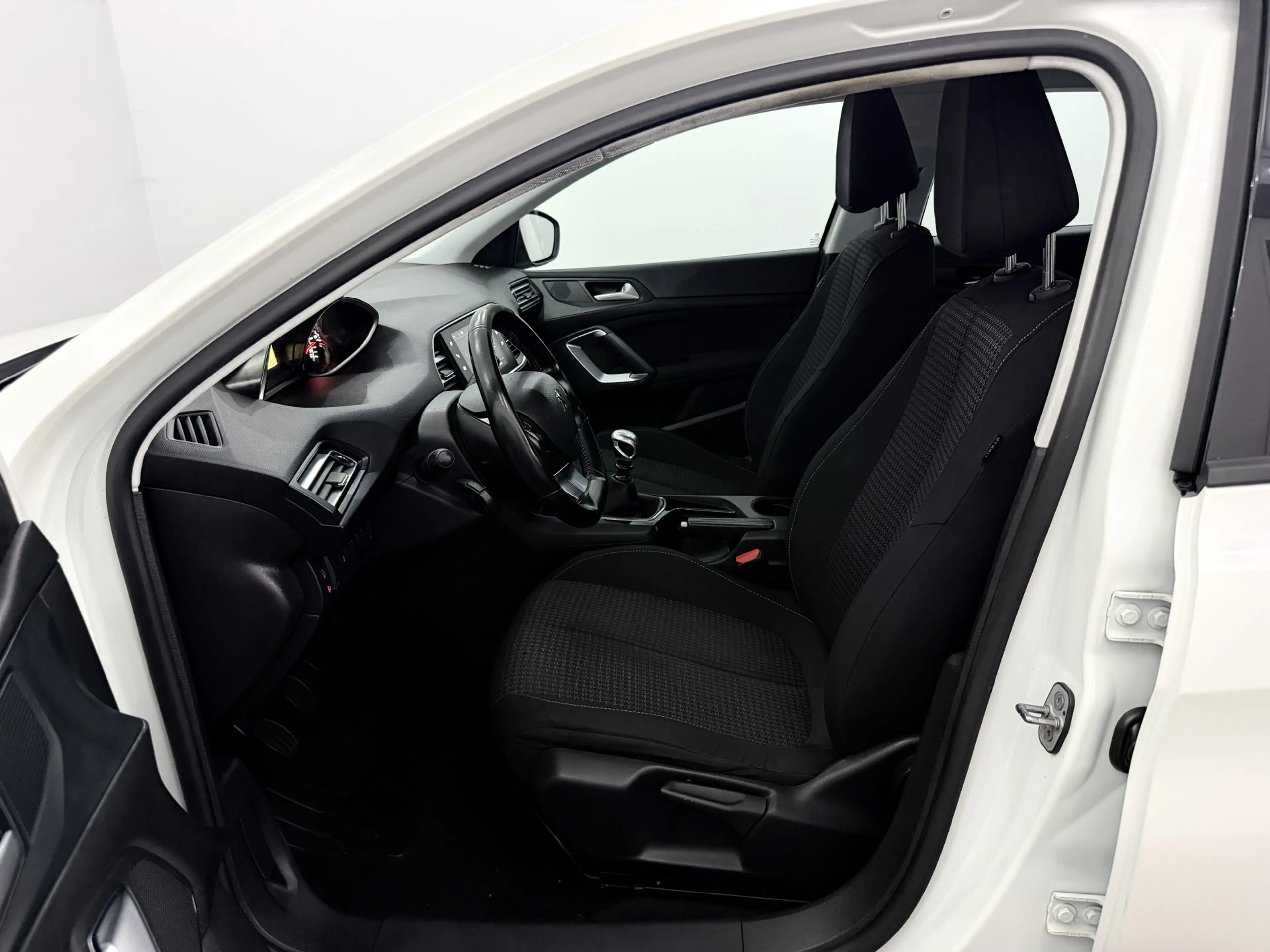 Peugeot 308 1.6 BlueHDi Blue Lease Executive Clima, Navi, A st — photo 7