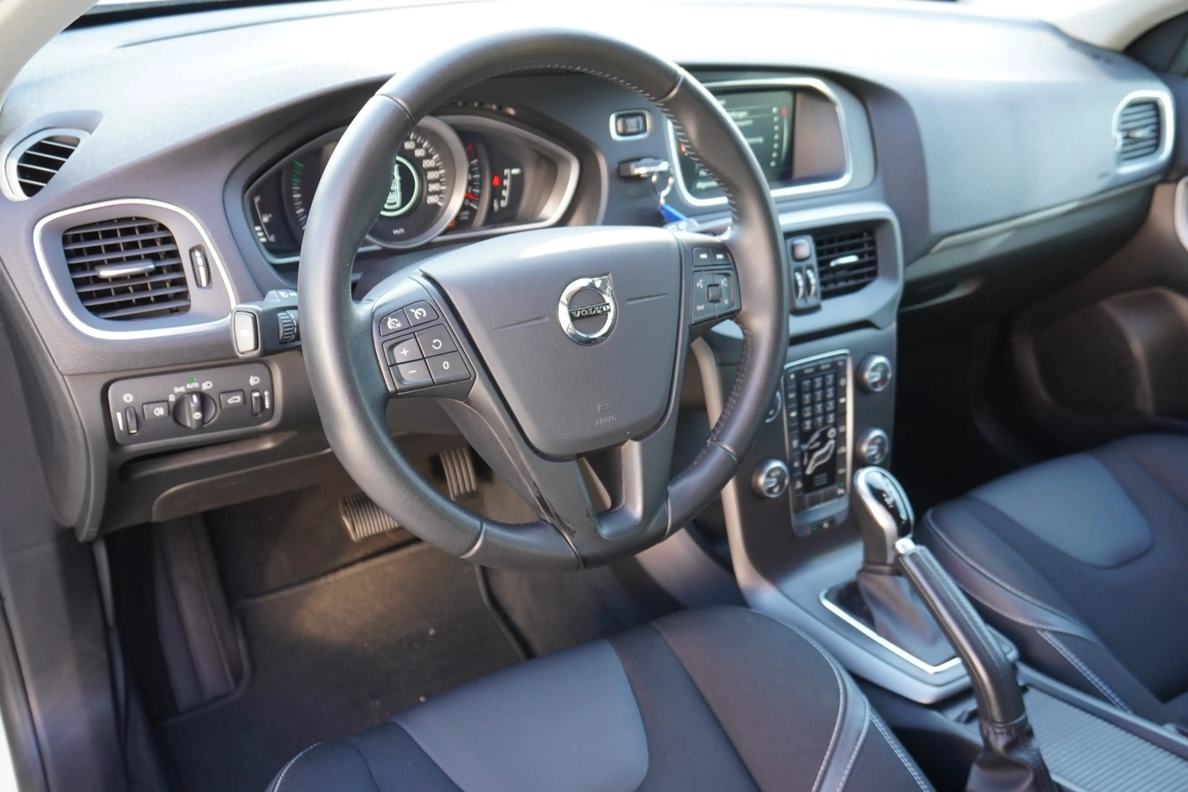 Volvo V40 1.5 Kinetic Navi Totwinkel Tempomat Kamera PD — photo 10