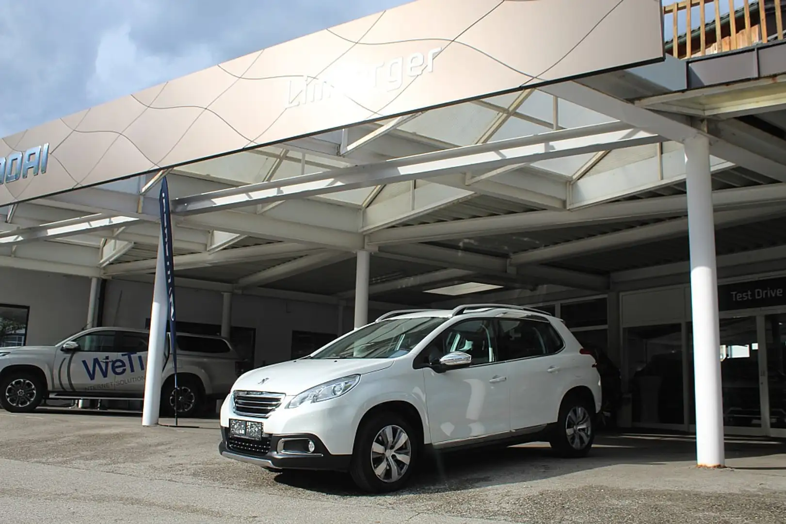 Peugeot 2008 1,2 PureTech 110 S&S Aut. Allure Blanc - 1