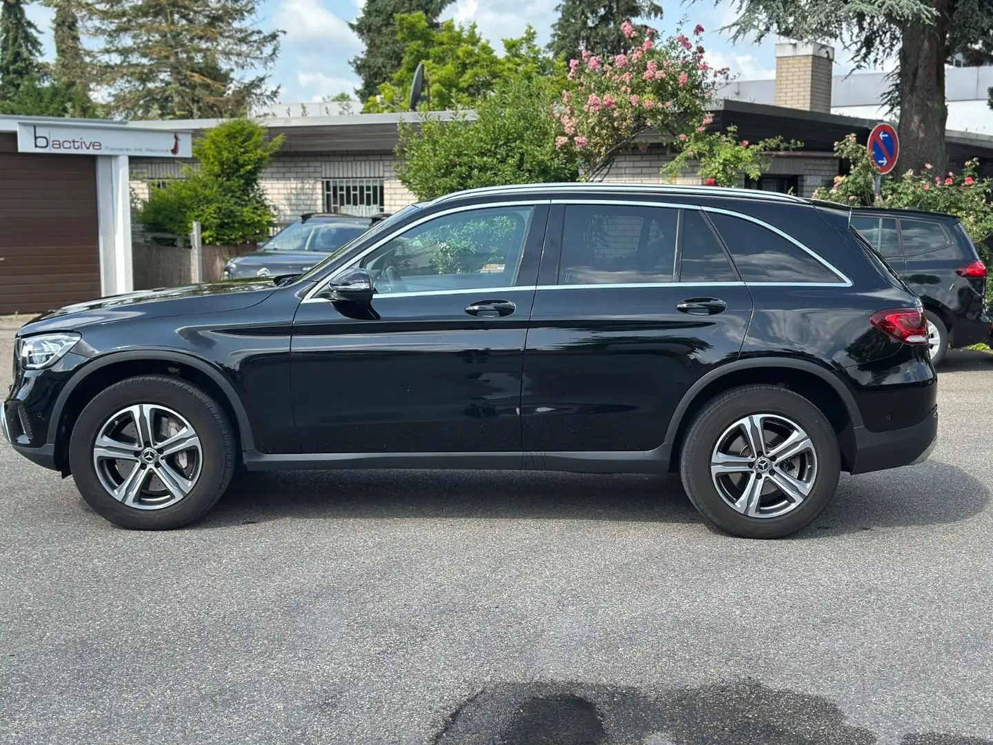 Mercedes-Benz GLC 220 d 4Matic 1.Hand AHK LED Ambiente Virt.Co Schwarz - 2