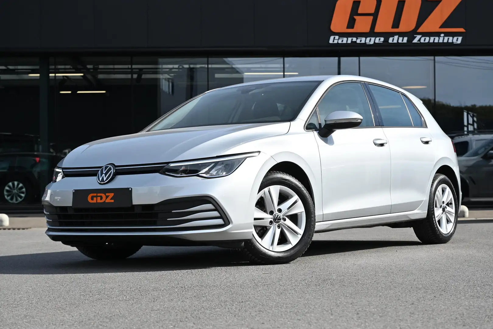 Volkswagen Golf Golf 1.0 eTSI 110 Life Business DSG Grijs - 2