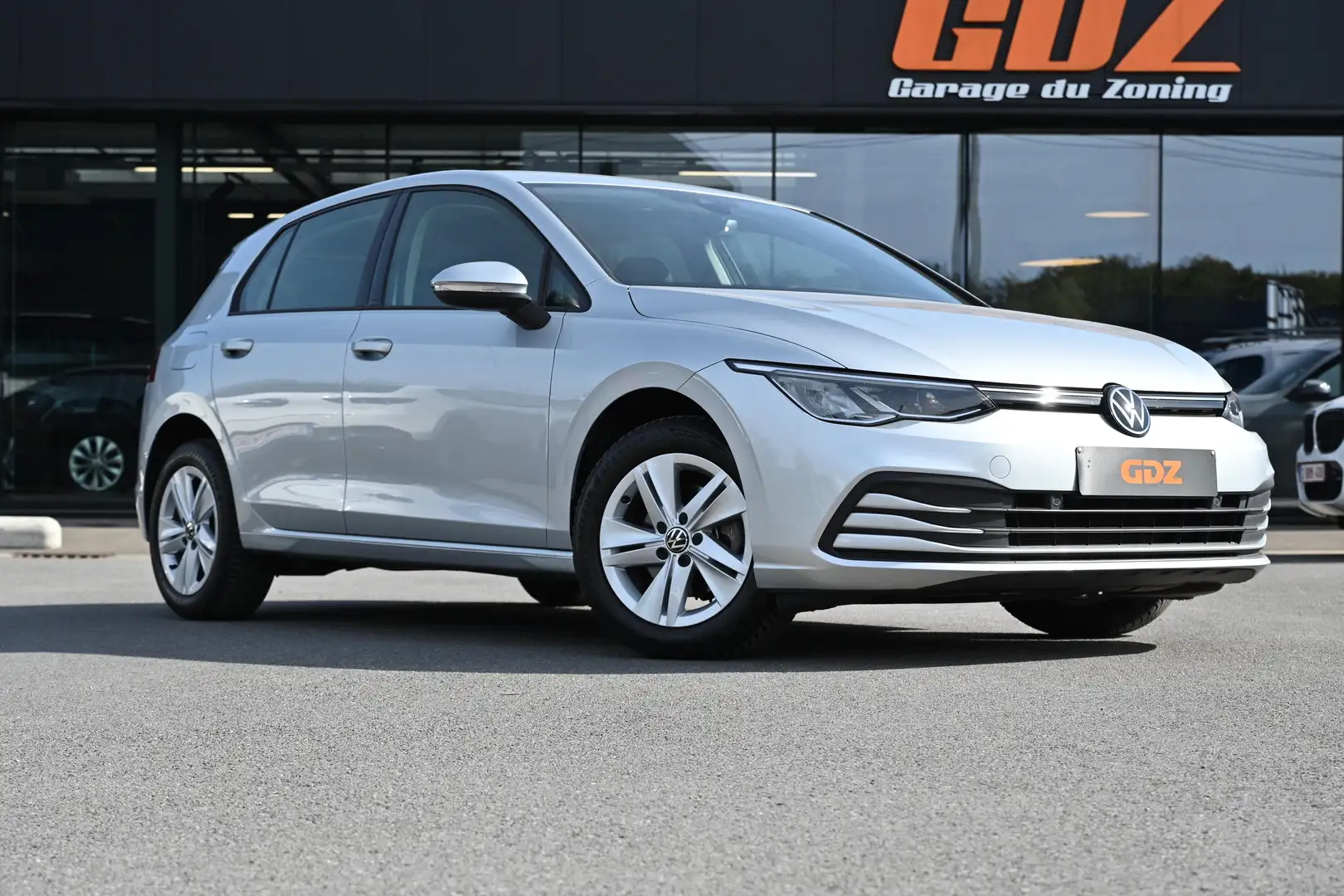 Volkswagen Golf Golf 1.0 eTSI 110 Life Business DSG Grijs - 1