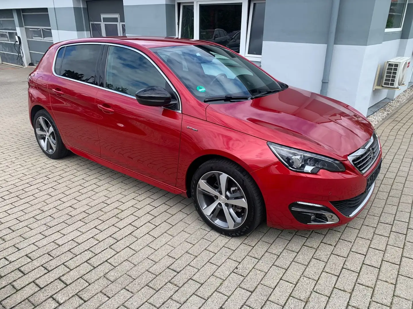 Peugeot 308 Allure GT-Line Aut. LED Temp. Shzg 80TKM Rot - 1