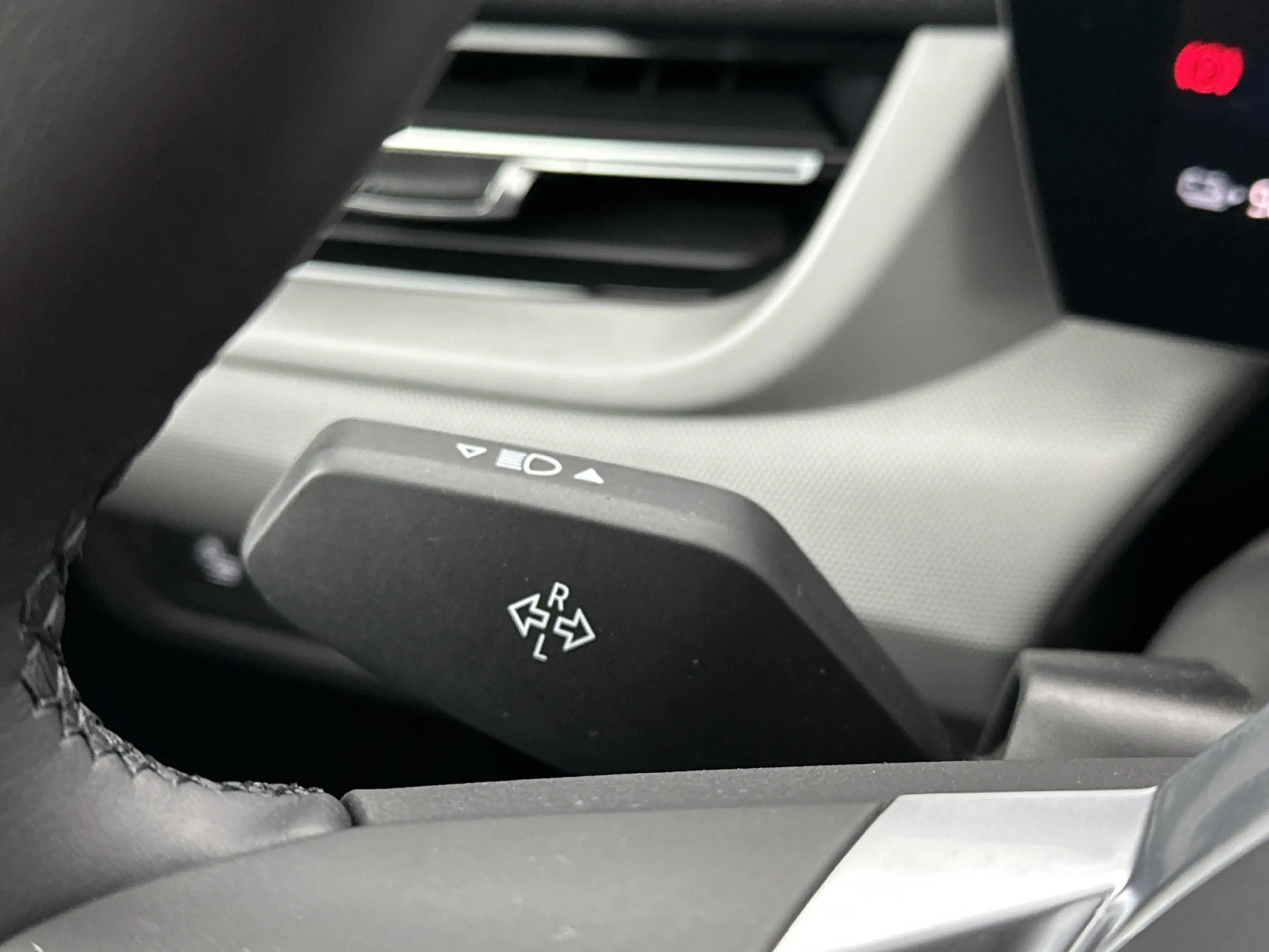 BMW iX1 xDrive30 67 kWh | Adaptief M Onderstel | DAB-tuner — photo 11