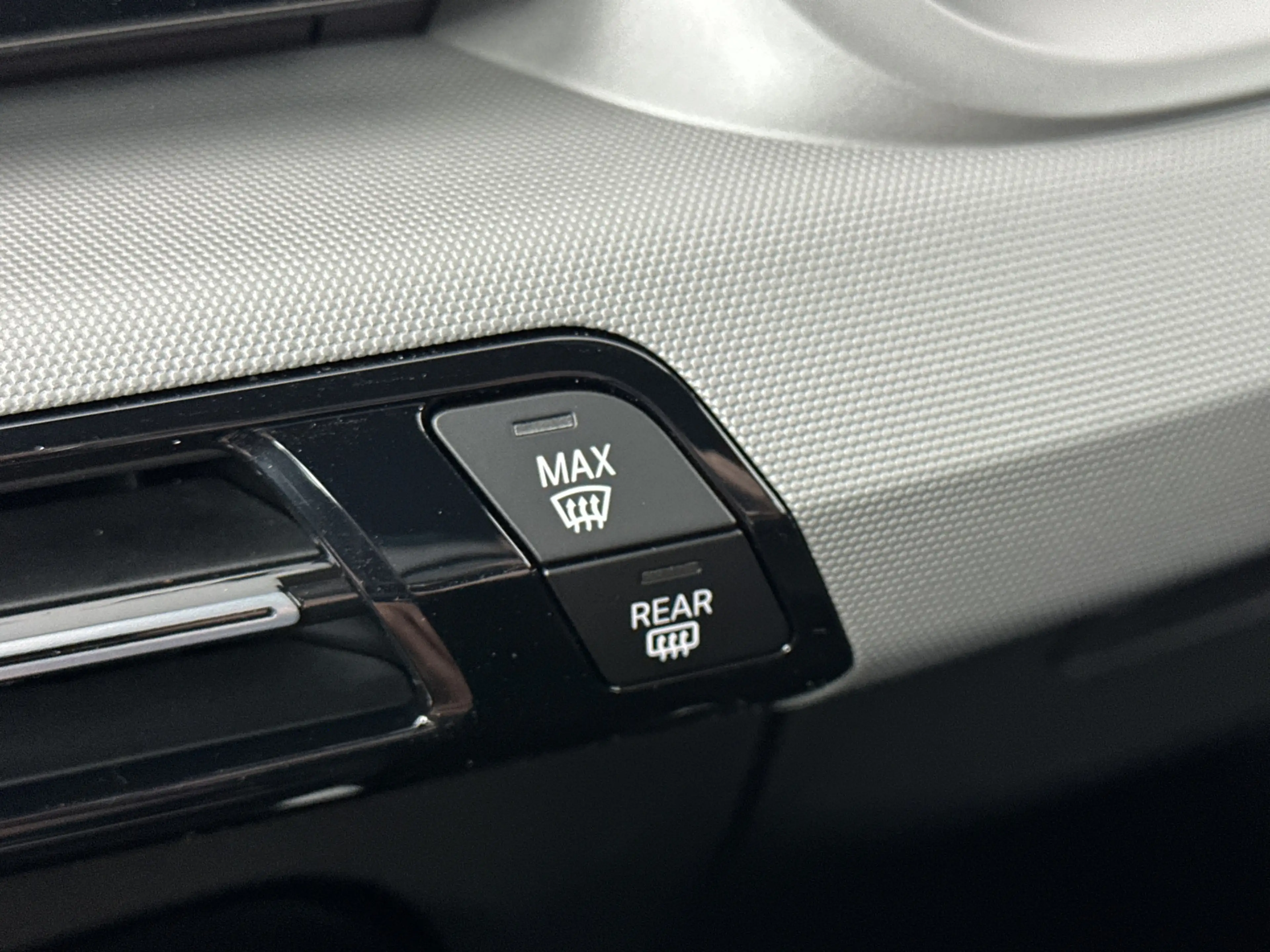 BMW iX1 xDrive30 67 kWh | Adaptief M Onderstel | DAB-tuner — photo 14