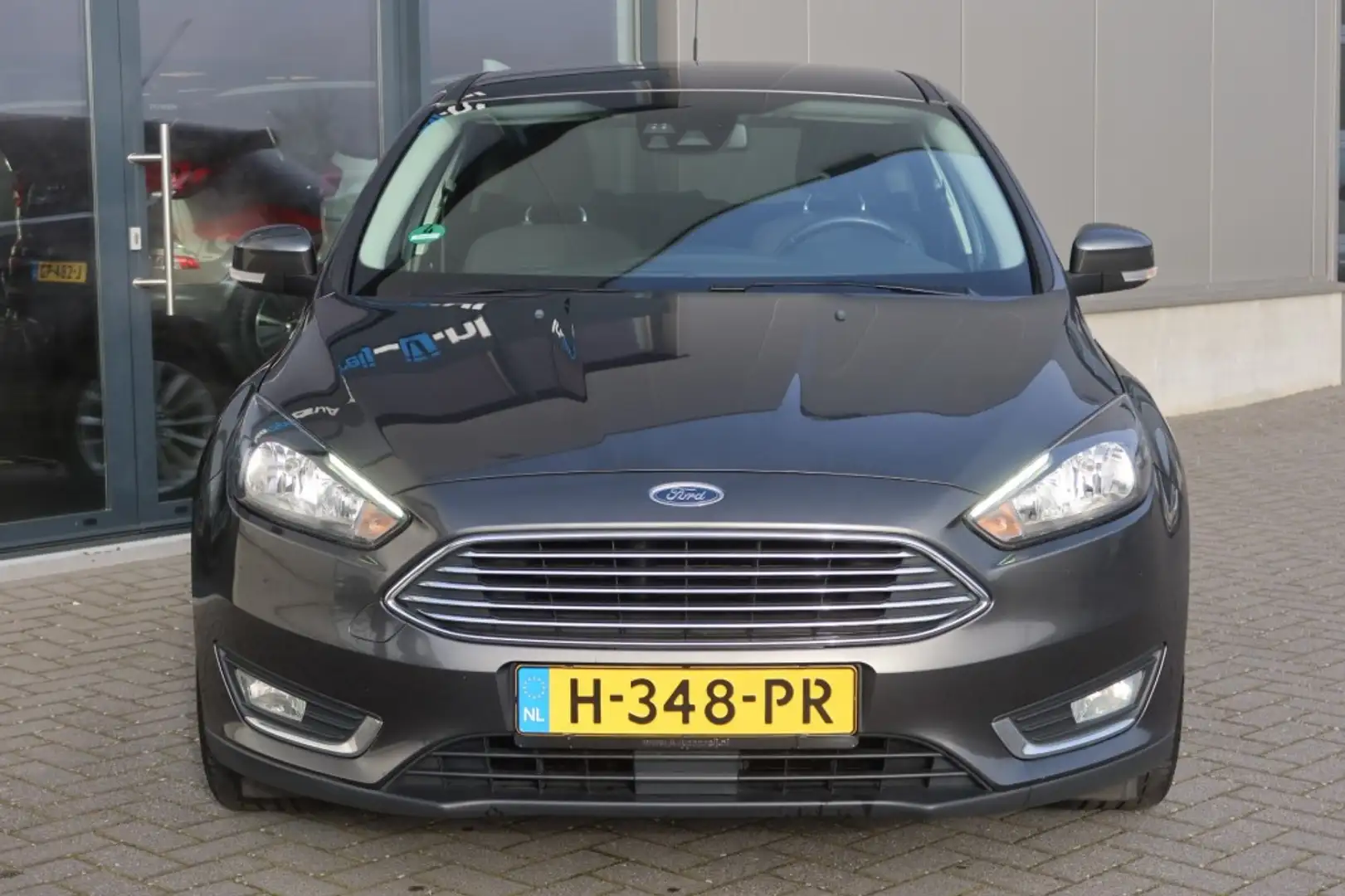 Ford Focus 1.5 Titanium 150pk Clima, NAVI, Winter Pack, Trekh Grijs - 2