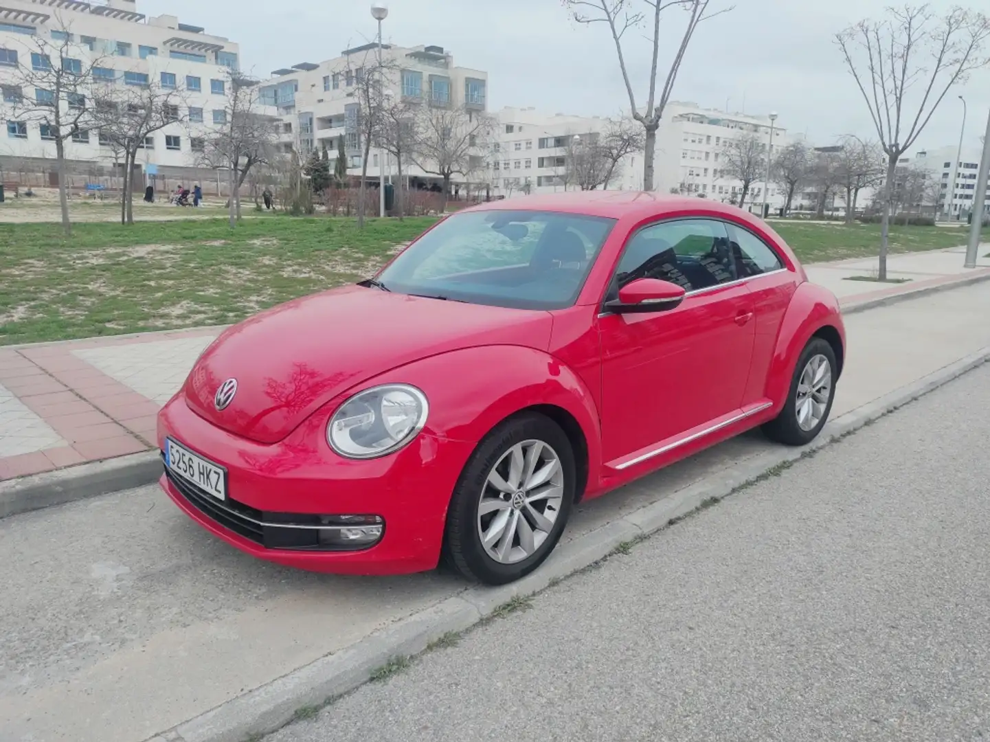 Volkswagen Beetle 1.6TDI Beetlemanía 105 Rojo - 1