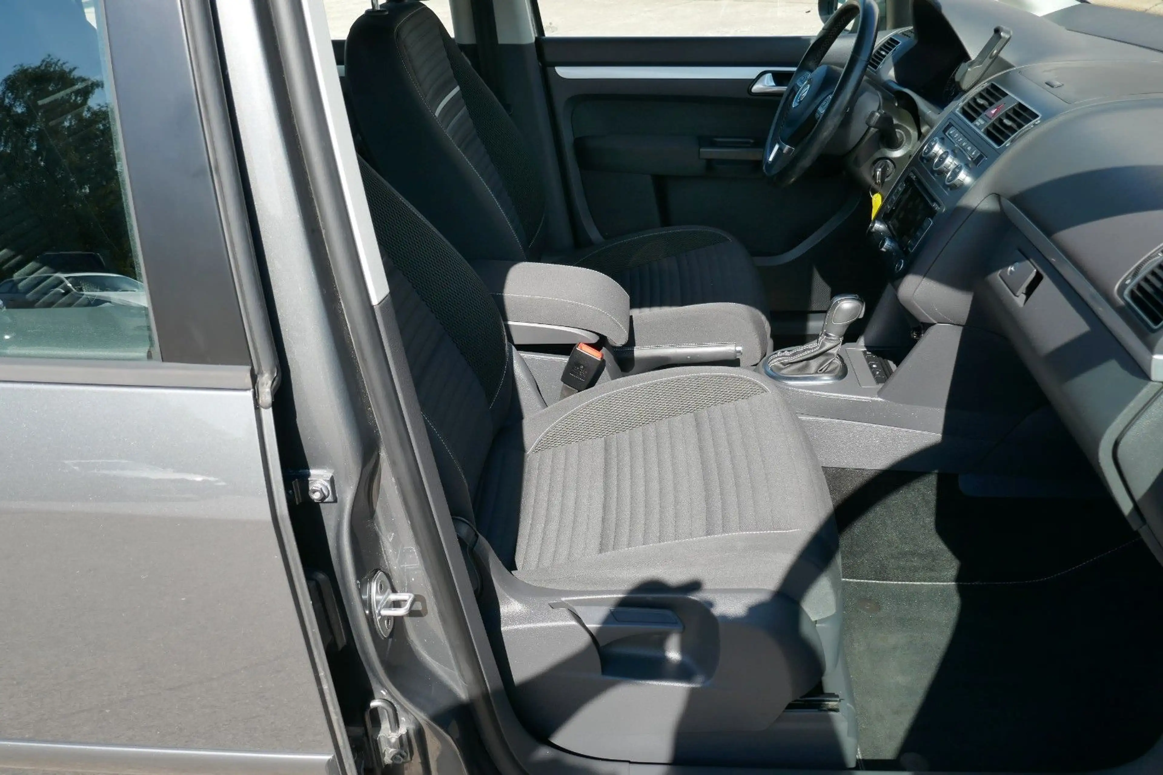 Volkswagen Touran Cup DSG/Navi/Alarm/SHZ — photo 8
