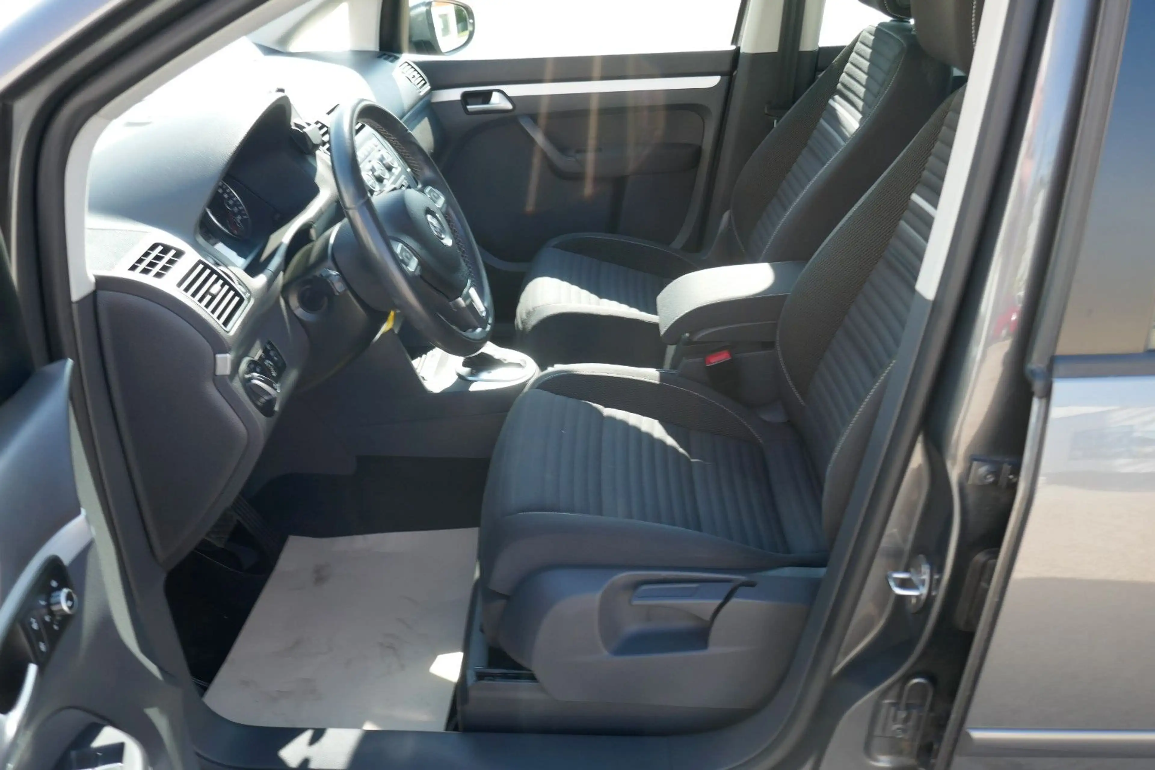 Volkswagen Touran Cup DSG/Navi/Alarm/SHZ — photo 7