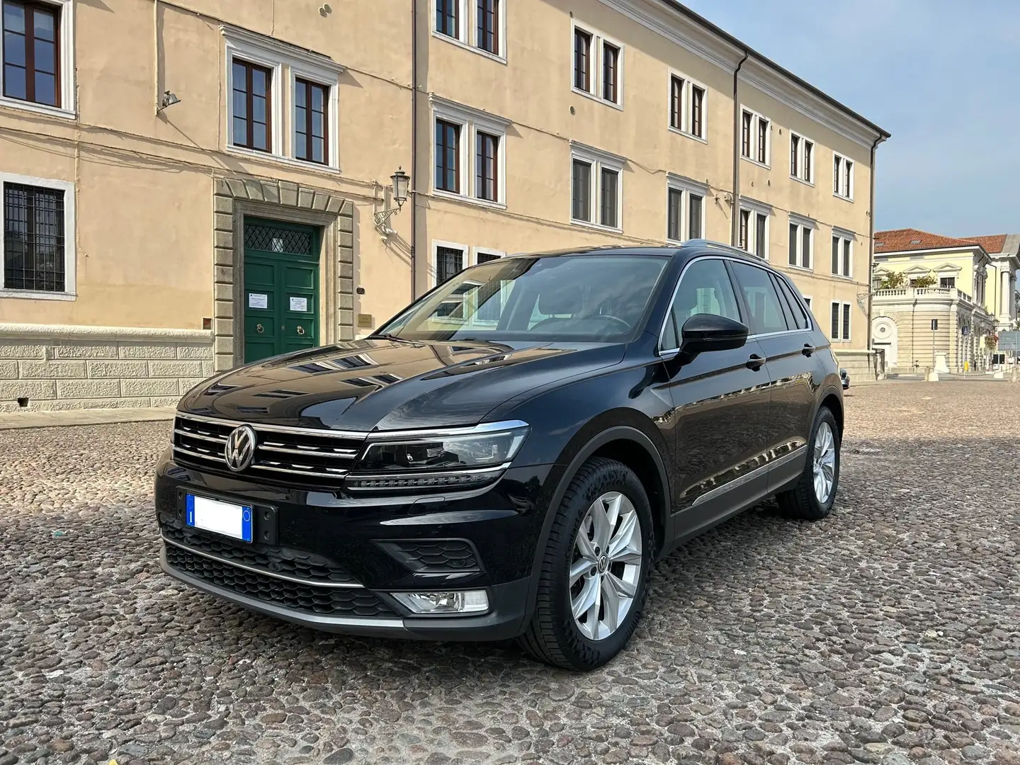 Volkswagen Tiguan Tiguan II 2016 2.0 tdi Executive 150cv dsg Nero - 1